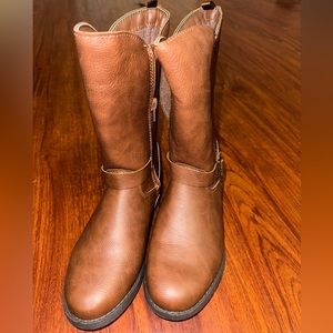 Oshkosh girls riding boots .